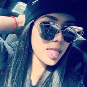 Meet your Posher, Emily